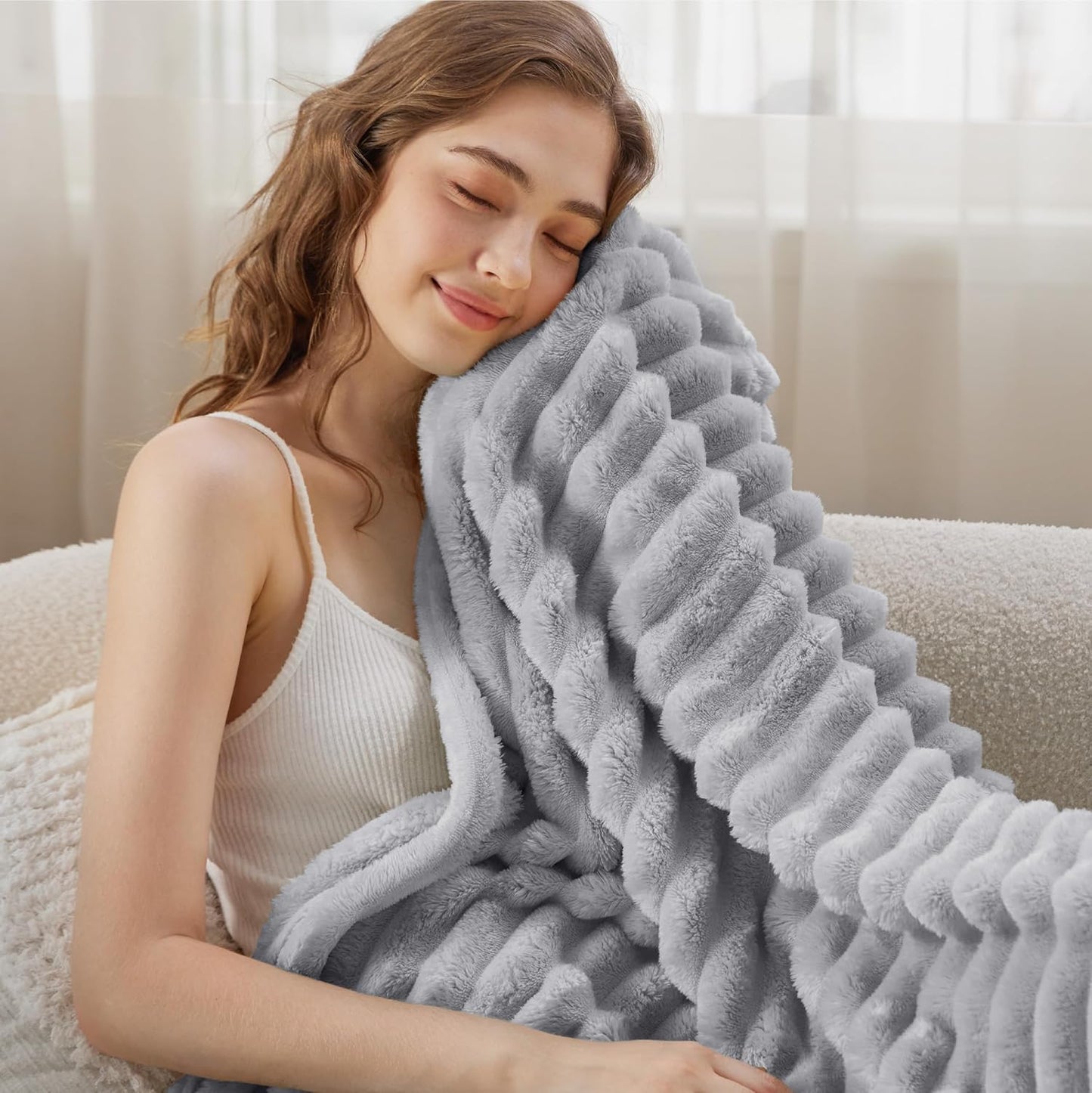 Fleece Throw Blanket for Sofa - Fluffy, Light Grey, 130X170 Cm | Striped Soft Cute and Cosy, Lightweight Warmth, Perfect for Room Decor, Travel, Camping, Gifts for Women and Girls