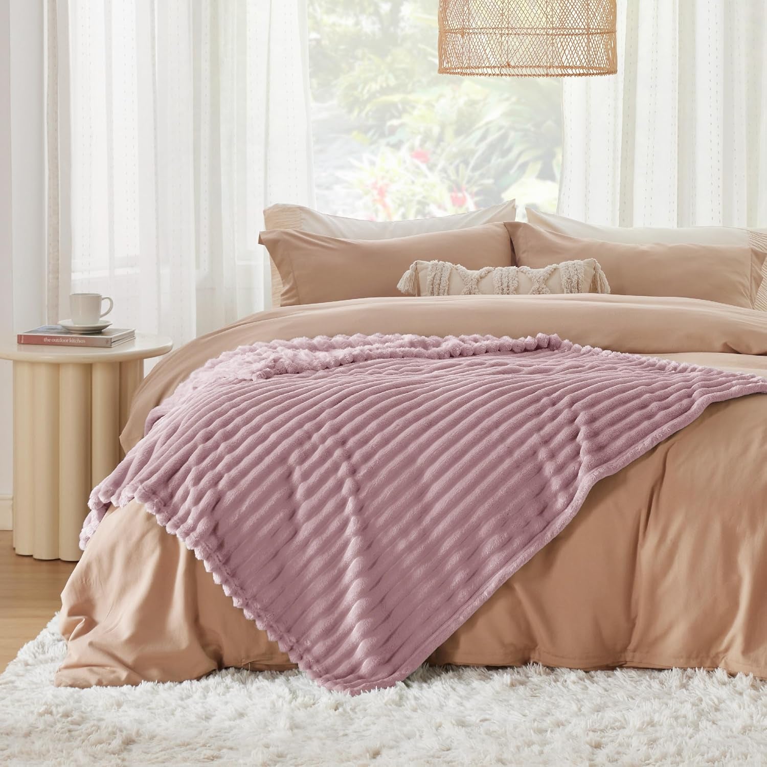 Fleece Throw Blanket for Sofa - Fluffy Throw, Pink, 150X200 Cm | Striped Soft Cute and Cosy, Lightweight Warmth, Perfect for Room Decor, Travel, Camping, Gifts for Women and Girls