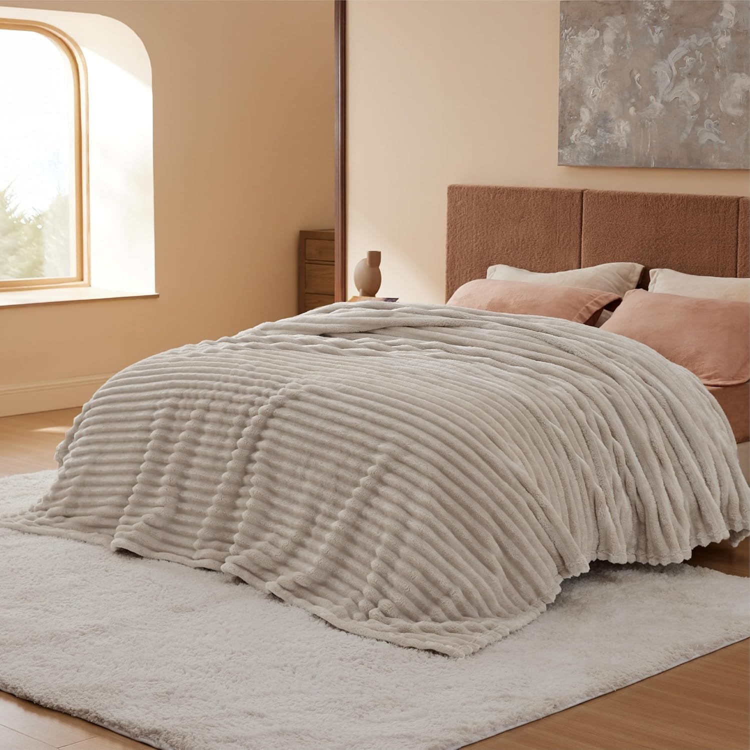 Fleece Throw Blanket for Bed - Fluffy Throw, Beige, 220X240 Cm | Striped Soft Cute and Cosy, Lightweight Warmth, Perfect for Room Decor, Travel, Camping, Gifts for Women and Girls