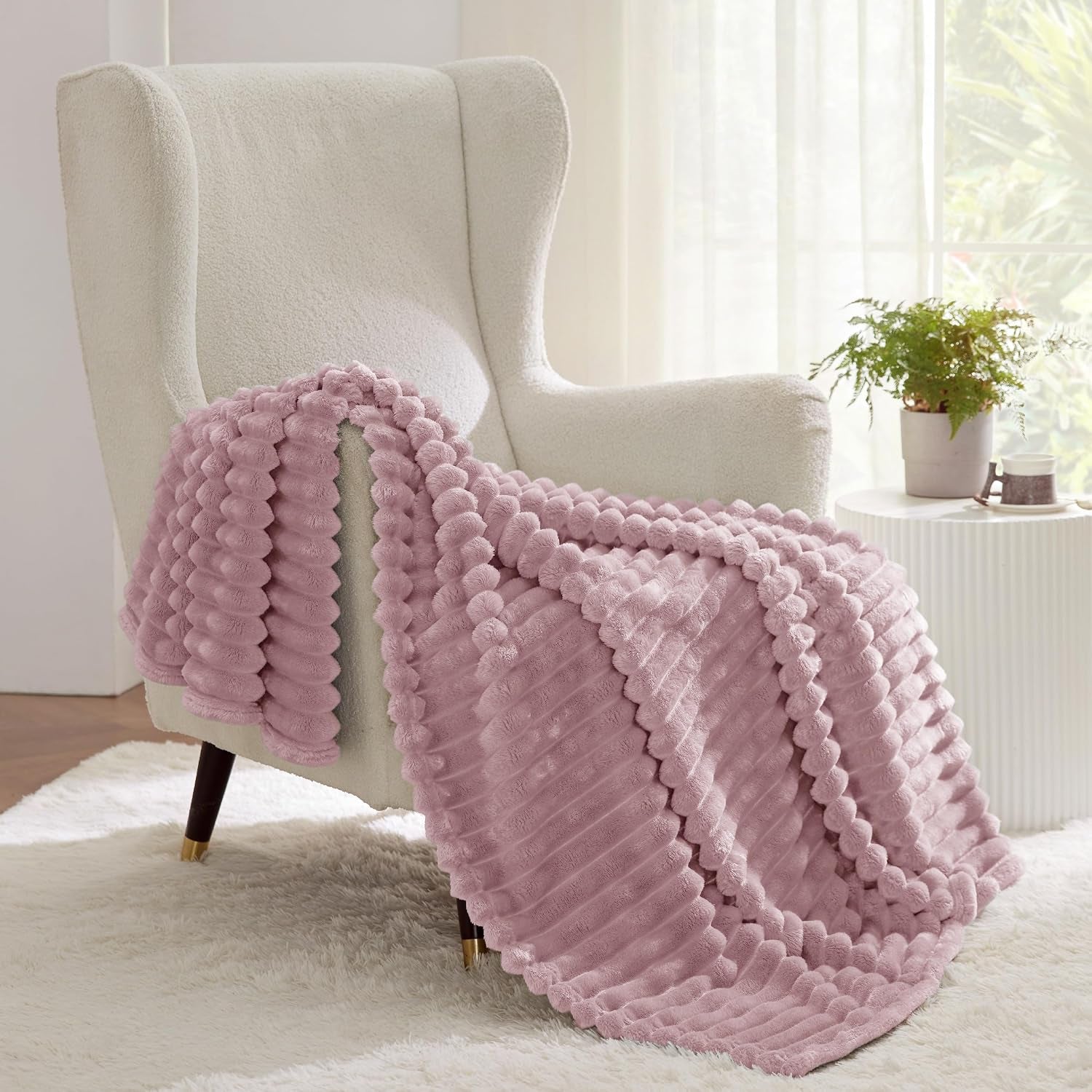 Fleece Throw Blanket for Sofa - Fluffy Throw, Pink, 150X200 Cm | Striped Soft Cute and Cosy, Lightweight Warmth, Perfect for Room Decor, Travel, Camping, Gifts for Women and Girls