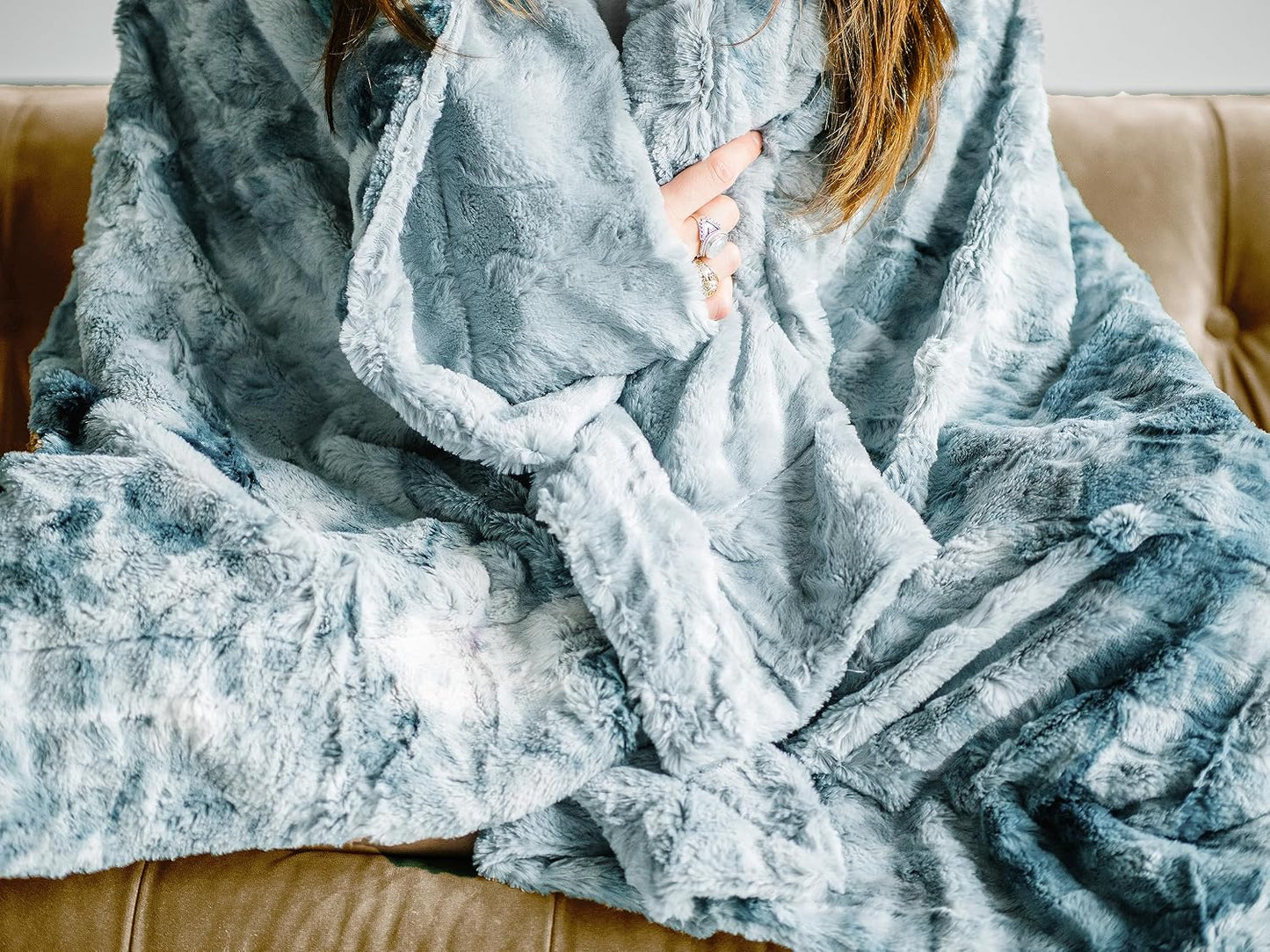 Doublesoft - Oversized Faux Fur Throw Blanket, 50"X65" Frost Blue Soft Fuzzy Fluffy Cozy Plush Furry Comfy Warm Home Decore for Couch Bed Chair & Bedroom